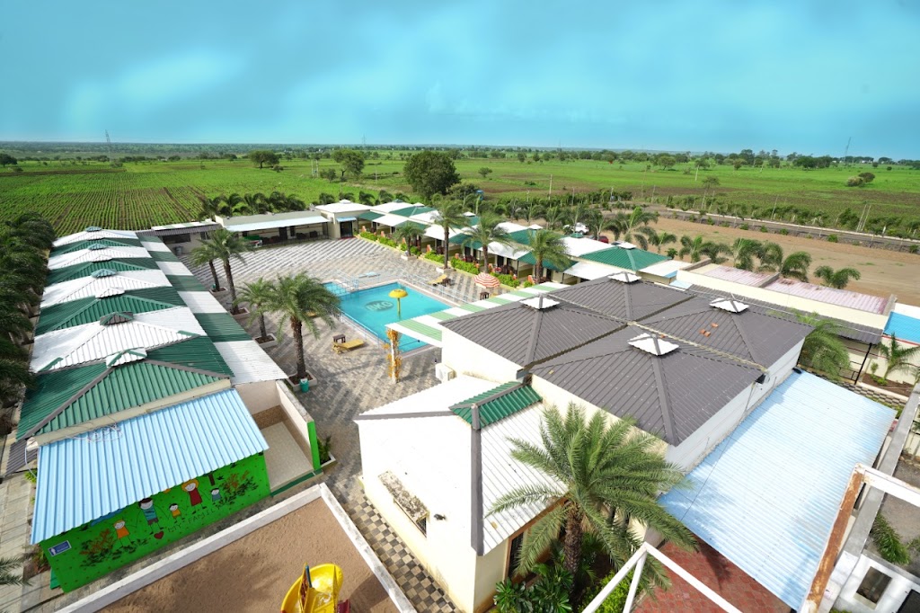 Crystal Palms Highway Resort
