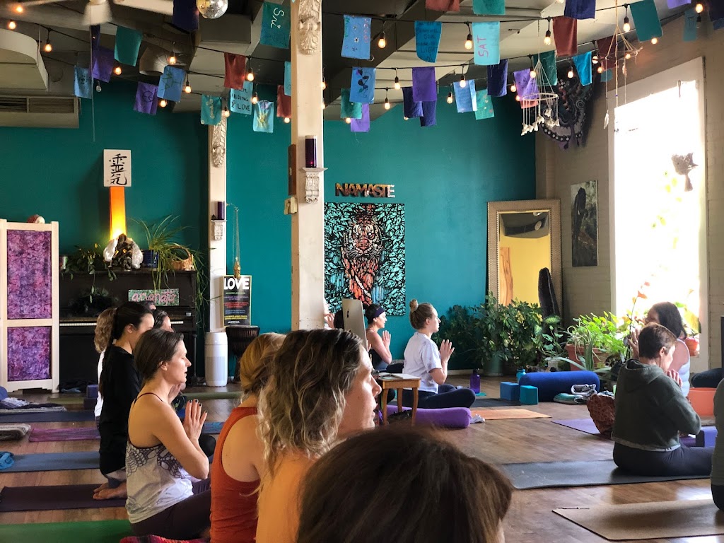  Karma Yoga Center