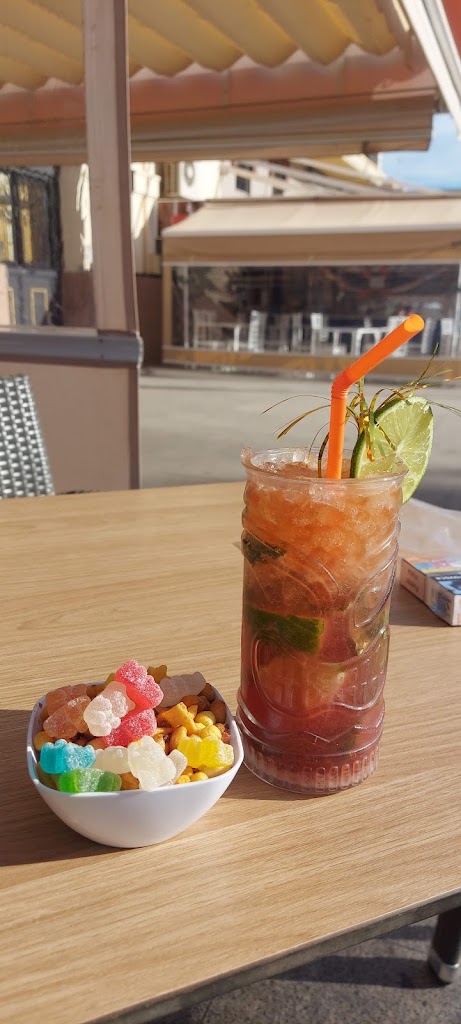Bambu - Cafe y copas — Comida y bebida
