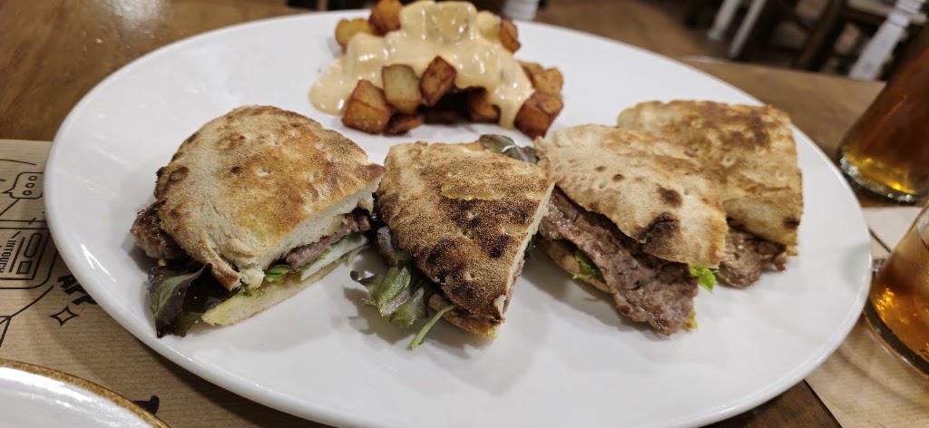 El Patio & Grill - De tapas, pizzas y brasa — Comida y bebida