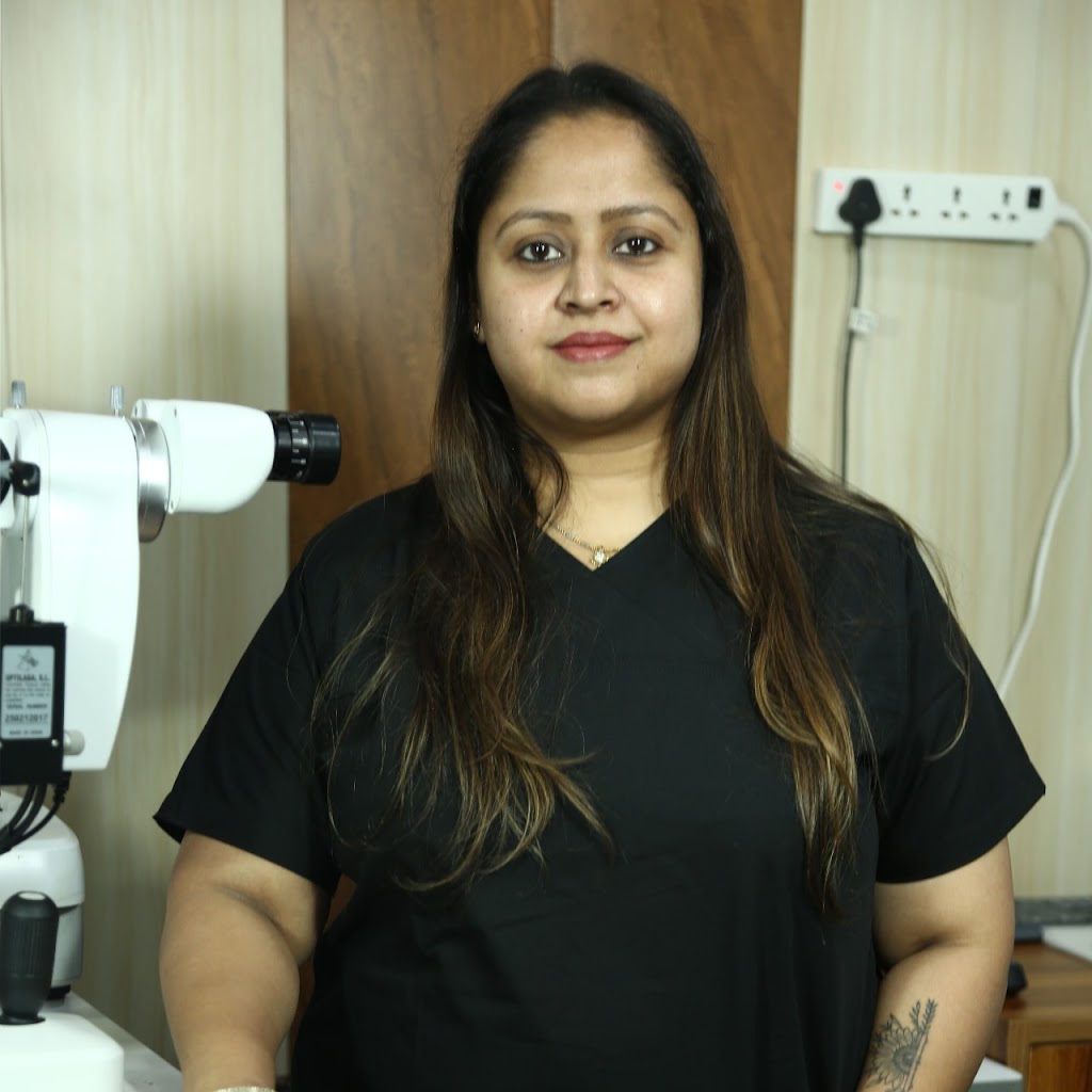 Dr Parul Vardhan Eye Specialist In Gaur City Cataract Surgery Lasik Eye Surgeon Eye Clinic Greater Noida