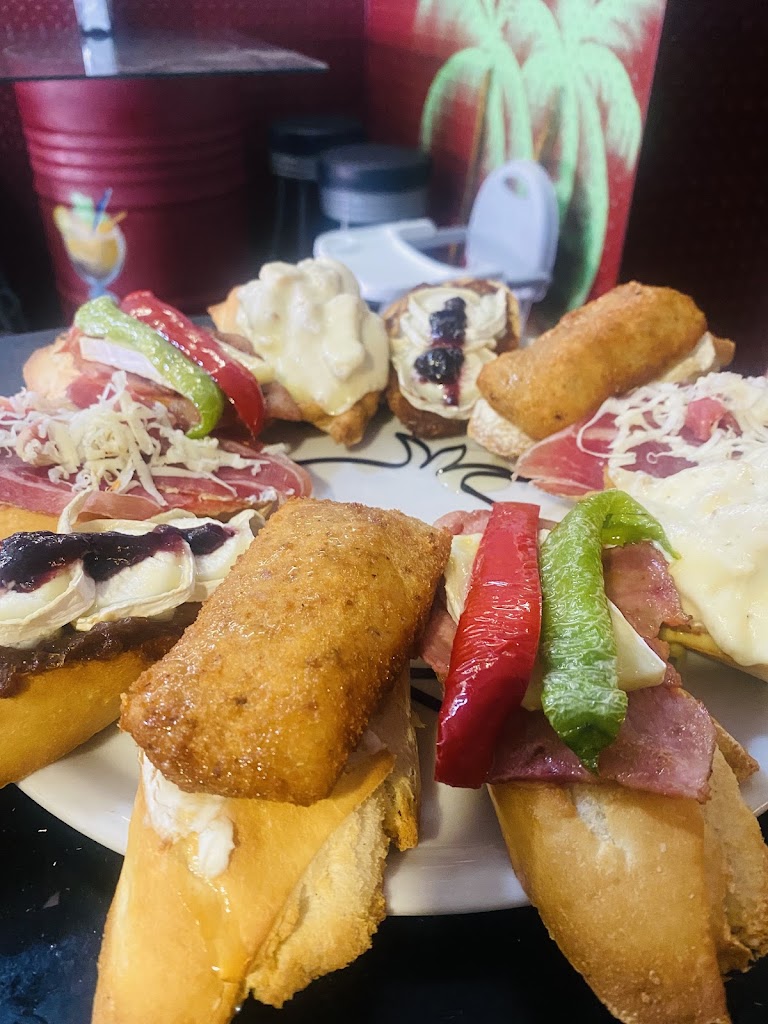 Bar La Calle — Comida y bebida