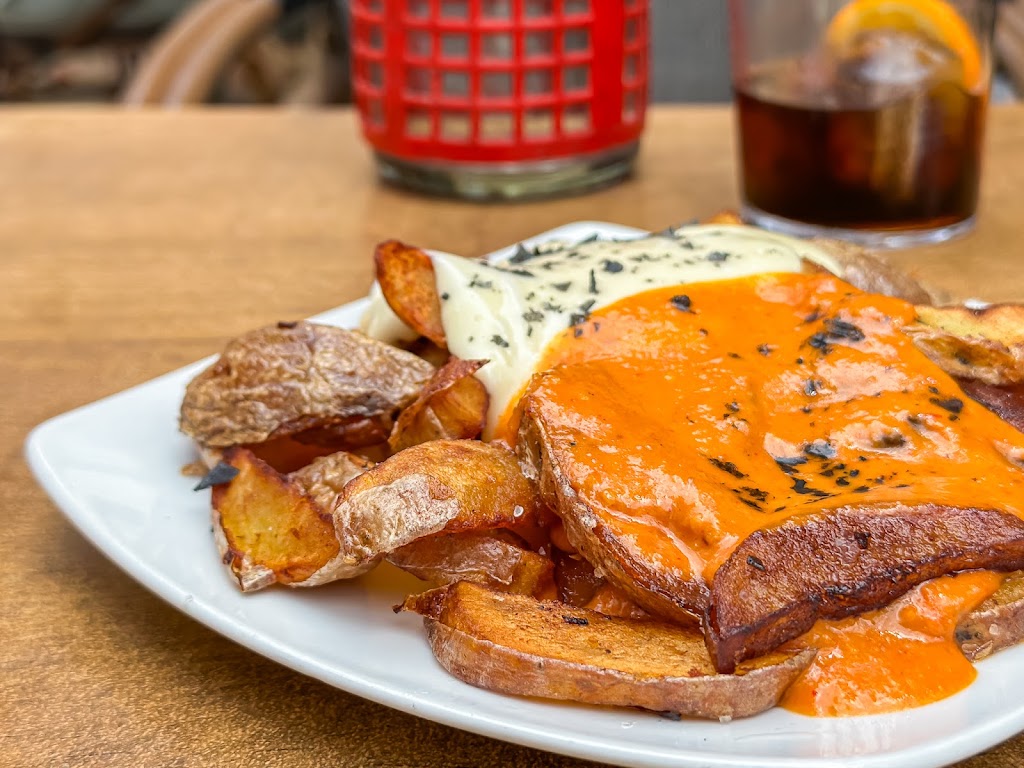 La Xirla Vermuteria — Comida y bebida