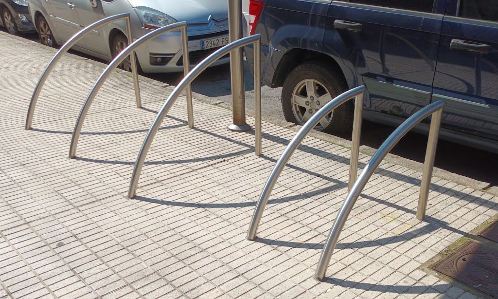 Aparcamiento bicis Av Industrias