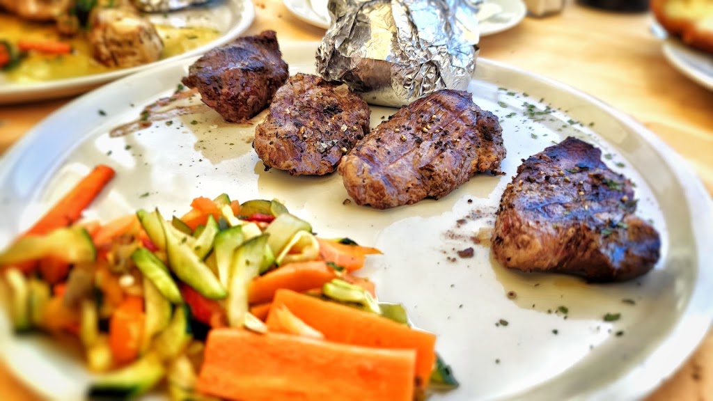 Restaurante La Reja. Steak House & Traditional Spanish Restaurant with Panoramic Views — Comida y bebida