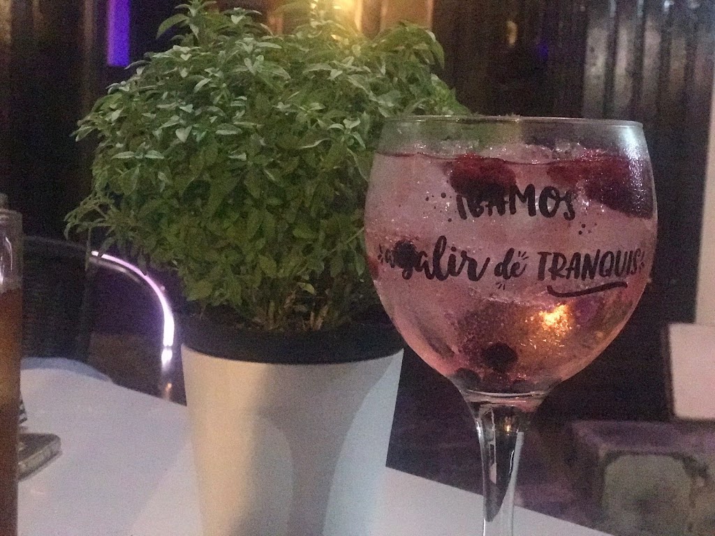 NEW VICTORY — Comida y bebida