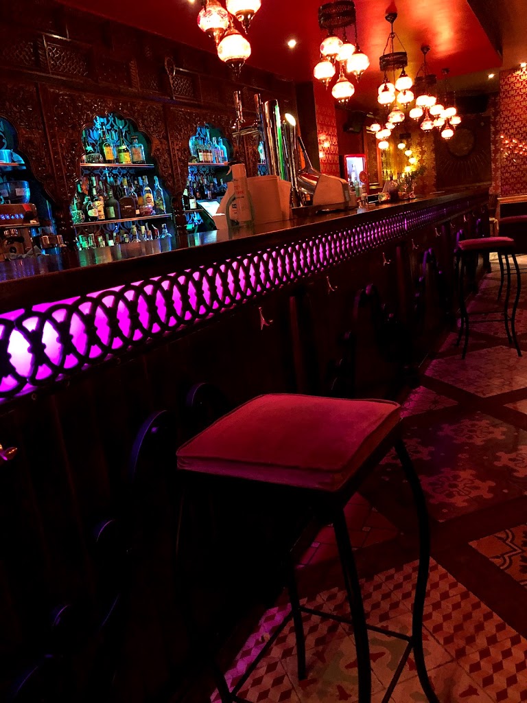 Asiatic Bar D Lucio — Ambiente
