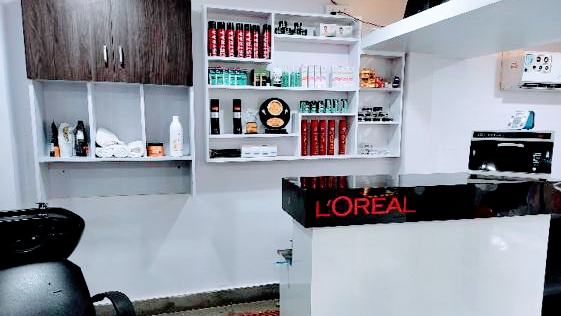 Vikas Gents And Leadies Purleour And Trening Center