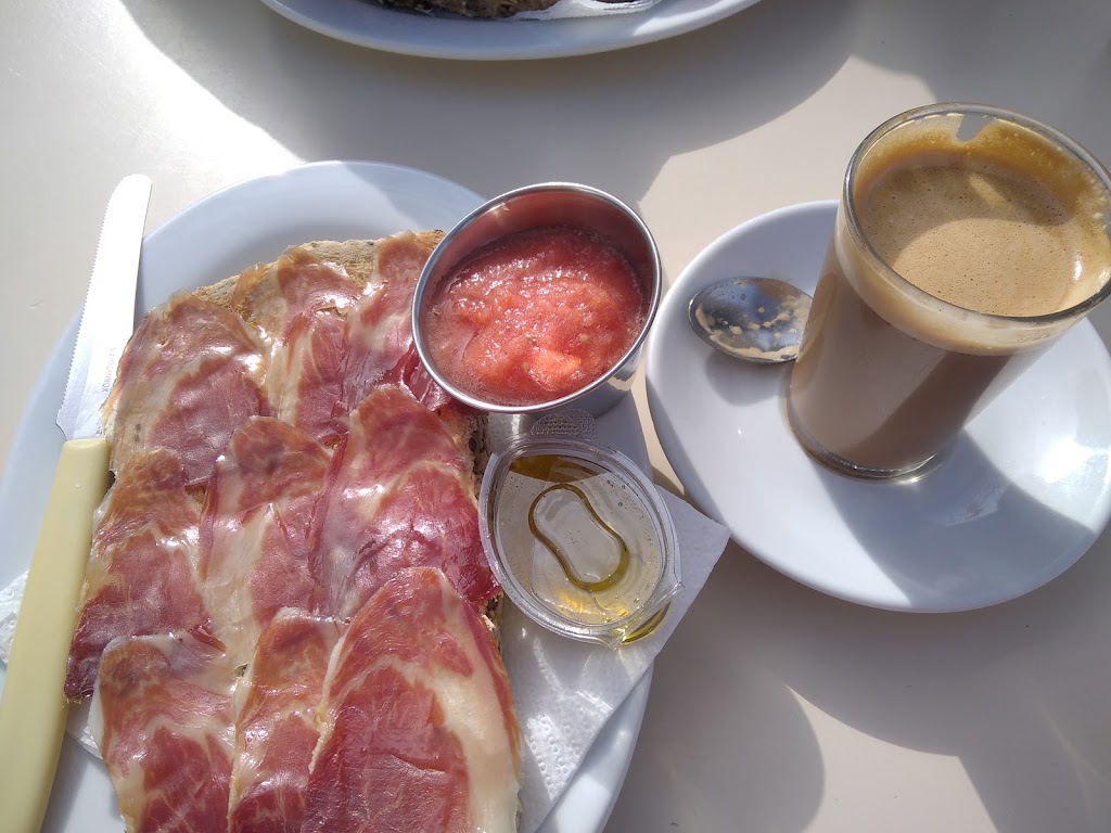 Cafe Heladaria Rosa Mari — Comida y bebida