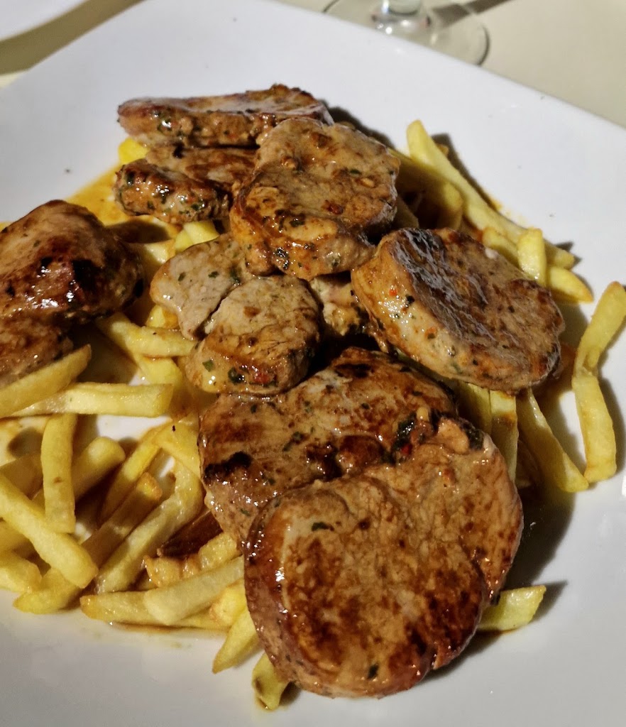 Bar La Tova — Comida y bebida