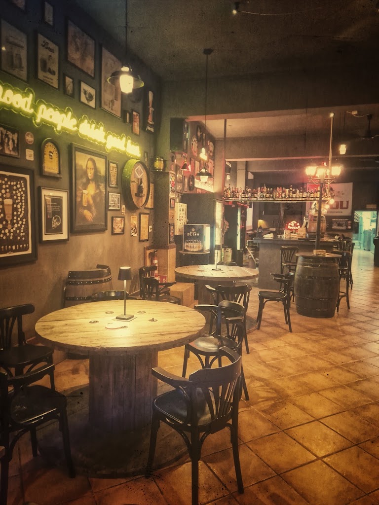 Tramuntana Beer House — Ambiente