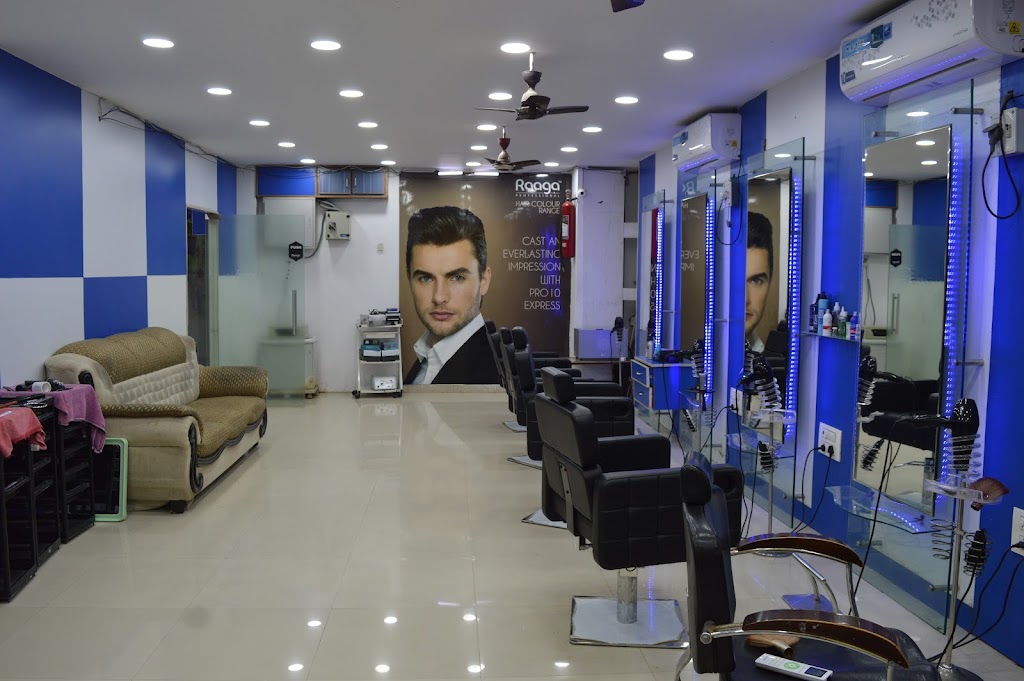 Top Mirror S Professional Hair Beauty Family Saloon