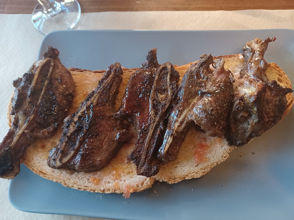 Bar Cal Che S. C. — Comida y bebida