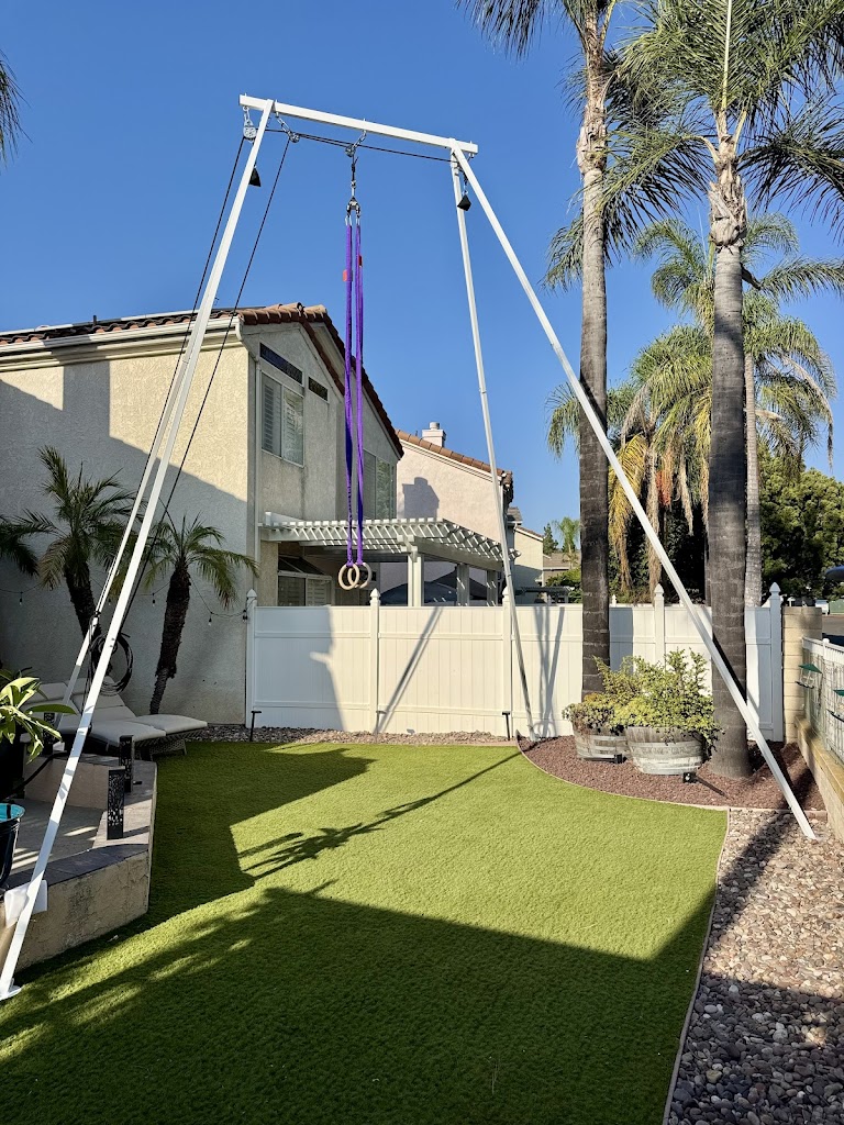  Elegant Acro: AcroYoga and Partner Acrobatics