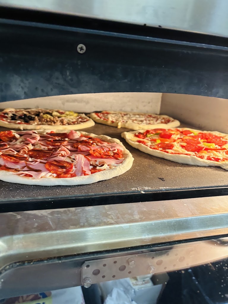 Prima Luna Pizzeria — Pizza