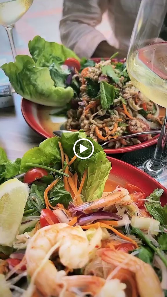 Restaurante Tapa y Tai by My Thai Fuengirola — Videos
