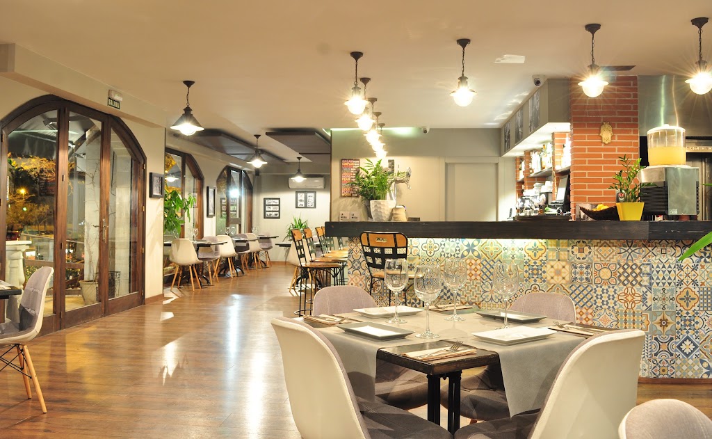 La Mesa Restaurant — Ambiente
