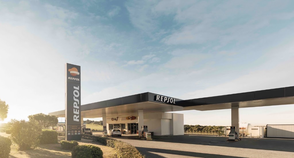 GASOLINERA REPSOL ESQUEDAS — Del propietario
