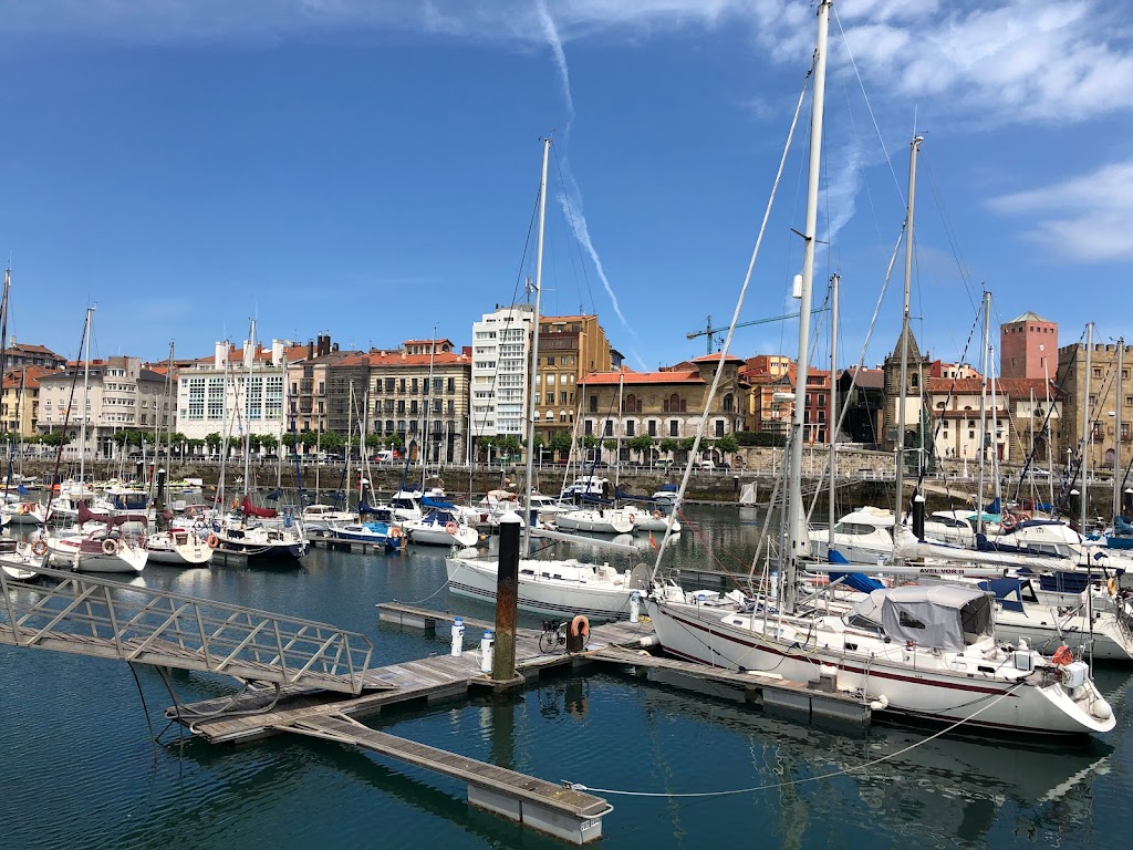 Alojamientos Muelle de Gijon