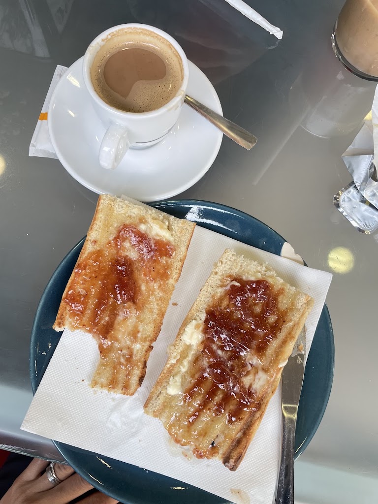 Cafeteria Helena — Comida y bebida