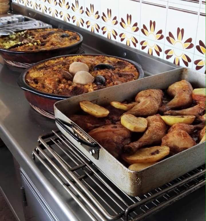 Restaurante Valencia II — Comida y bebida