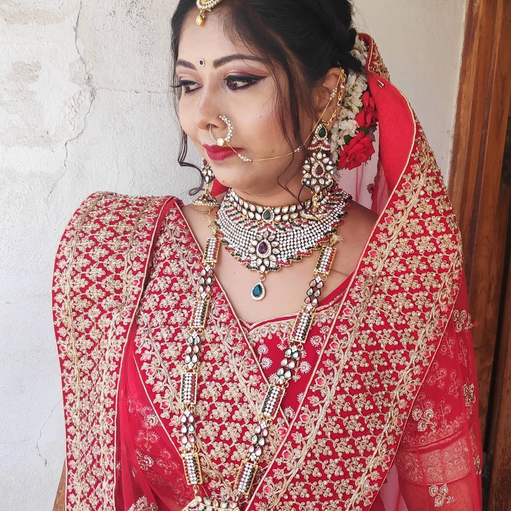 Monalisa Make Up Artist And Beauty Care