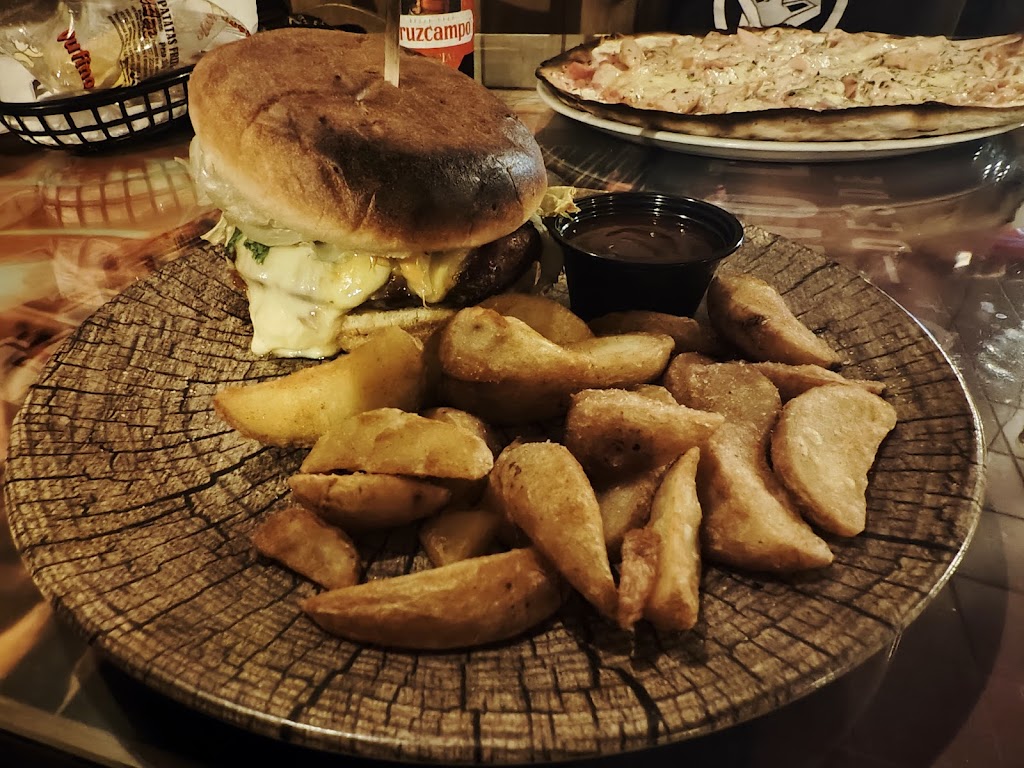 Bar Pizzeria El Cortijo — Comida y bebida