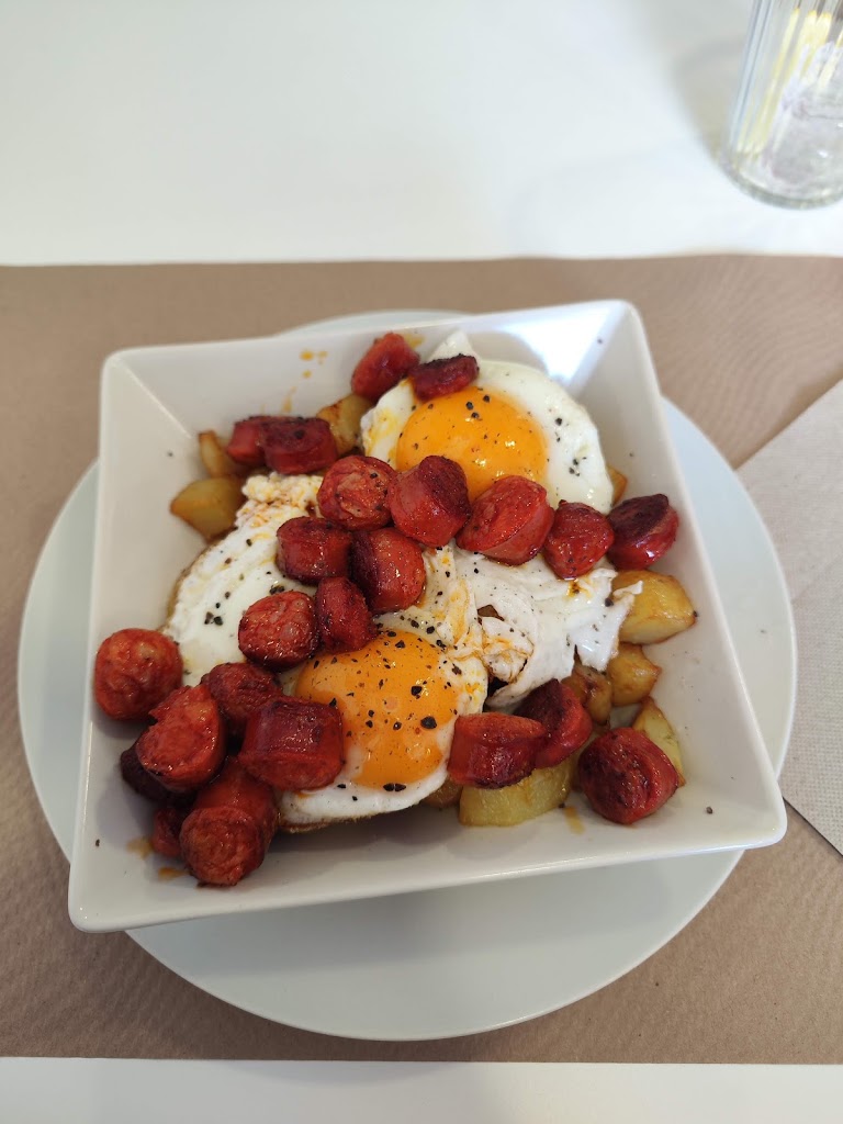 33 Restauran — Comida y bebida