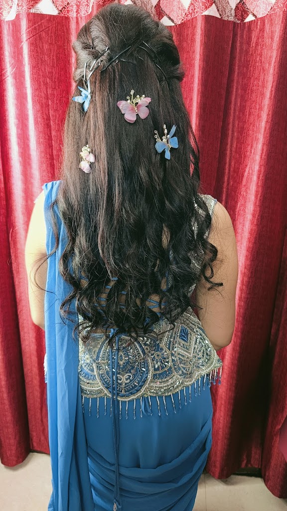 Pooja Jain S Makeover Kashish Beauty Parlour Since 2013 Cosmetic Products Bangles Shop