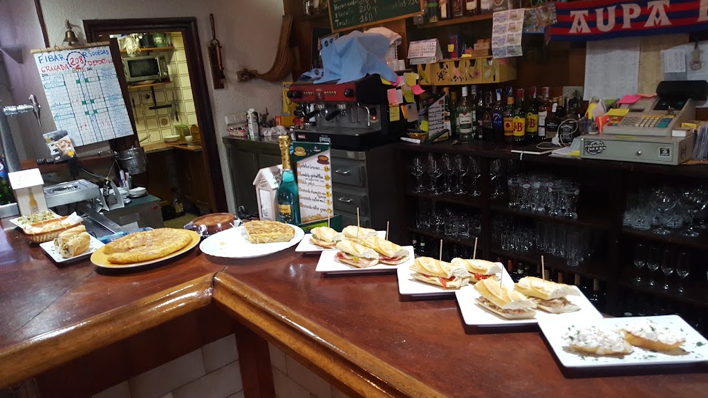 Balkoi Taberna — Comida y bebida