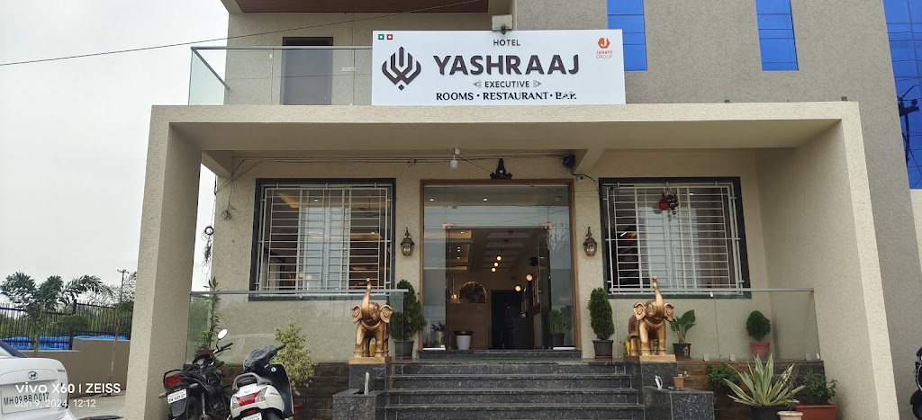 Hotel Yashraaj Executive Restorent Lounge Bar