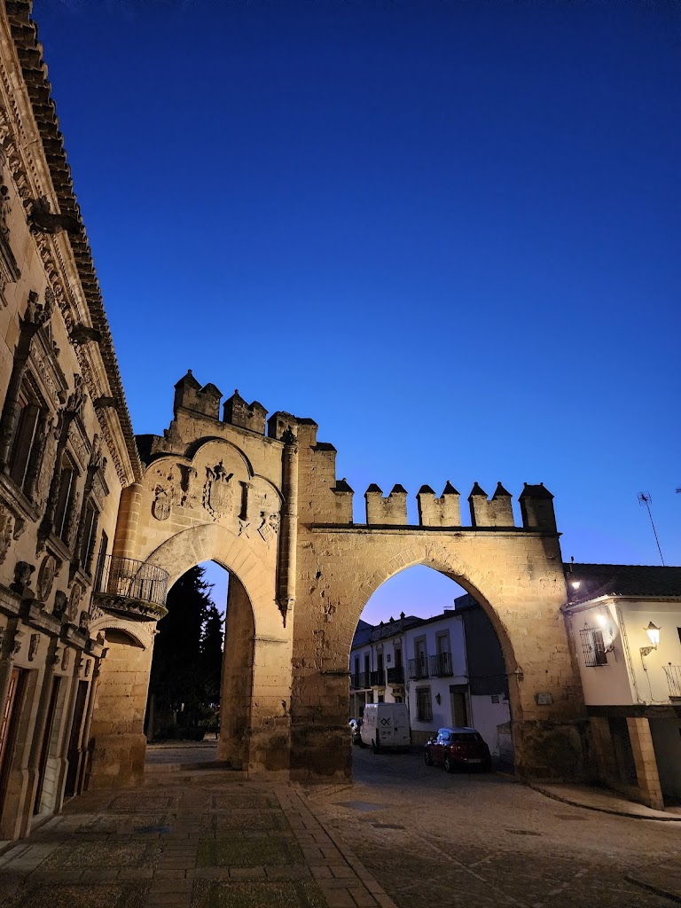 Puerta de Jaen y Arco de Villalar
