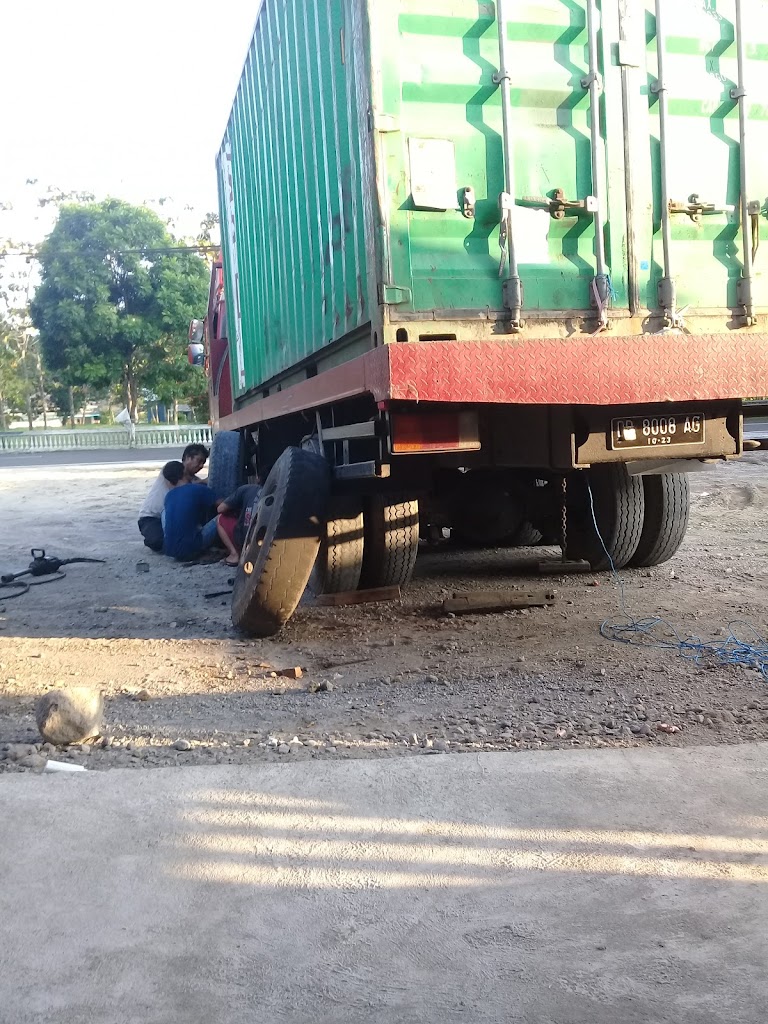 Vulkanisir Ban Chandra Bitung