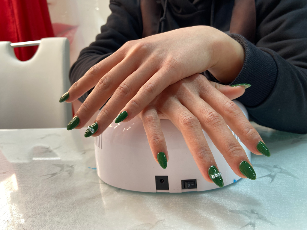 Dina & Nail (unas & peluqueria)