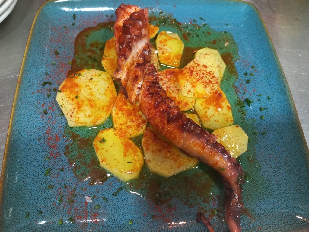 Acuarela Kiosco Bar — Comida y bebida