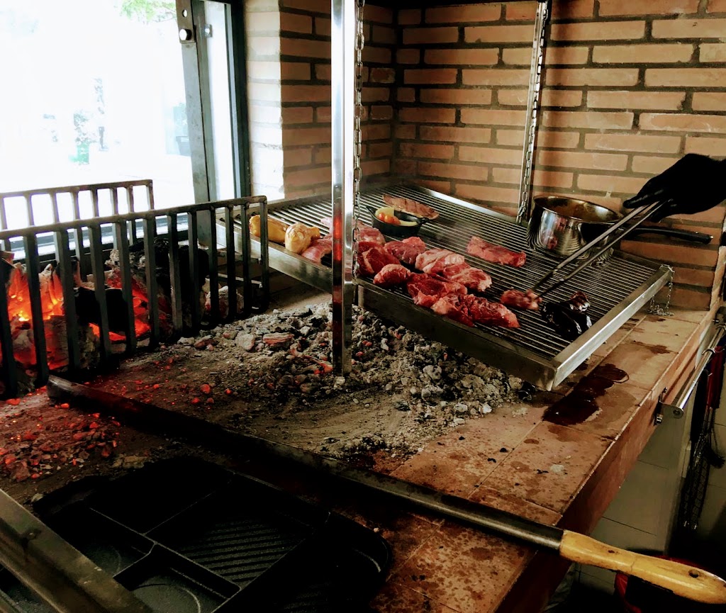 Mumu Asador Argentino — Comida y bebida