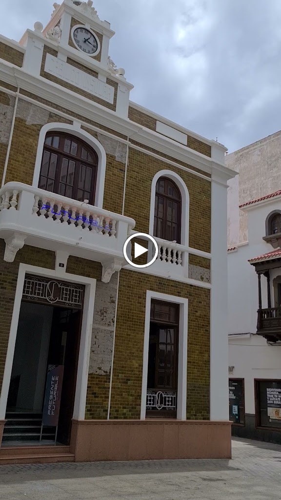 La Casa Amarilla — Videos