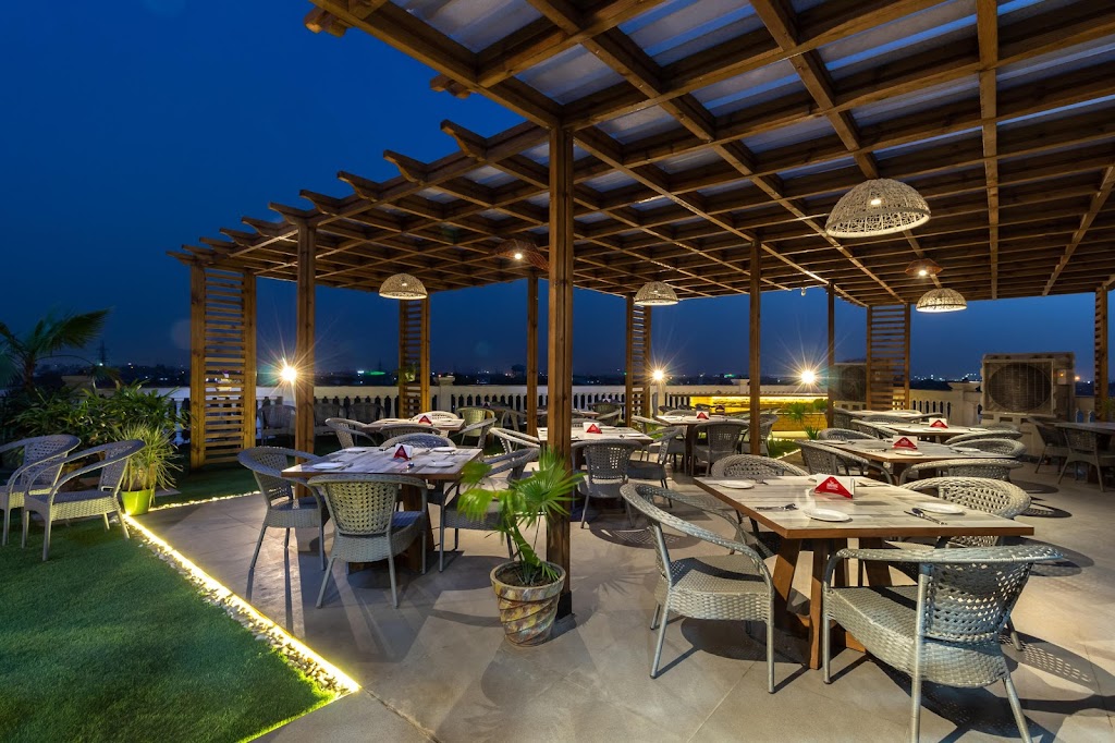 Crops Curries Restaurant Terrace Bar