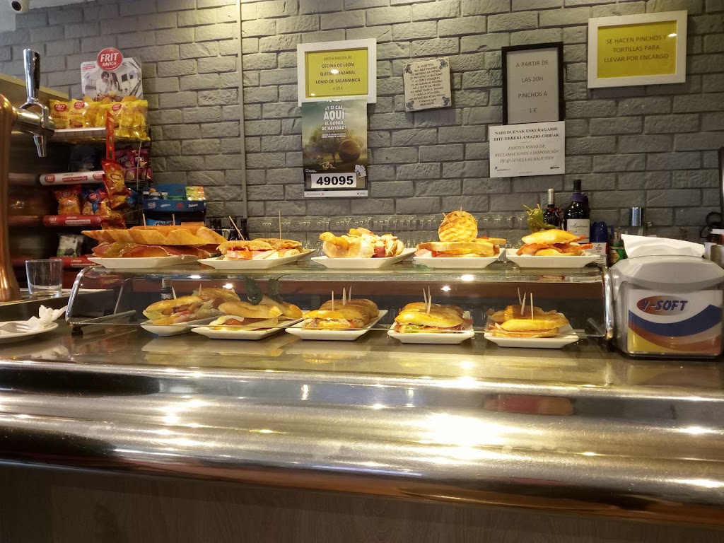 Cafe-Bar "El Escondite" — Comida y bebida