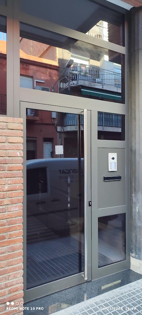 Talleres Pedraza — Exterior