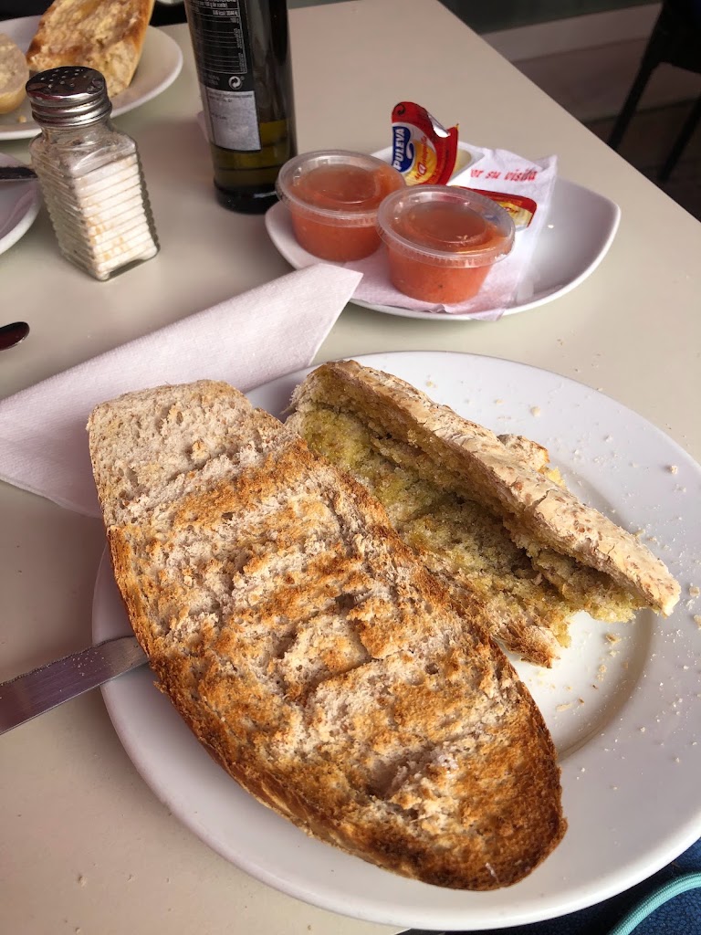 Bar Cafeteria Mya — Comida y bebida