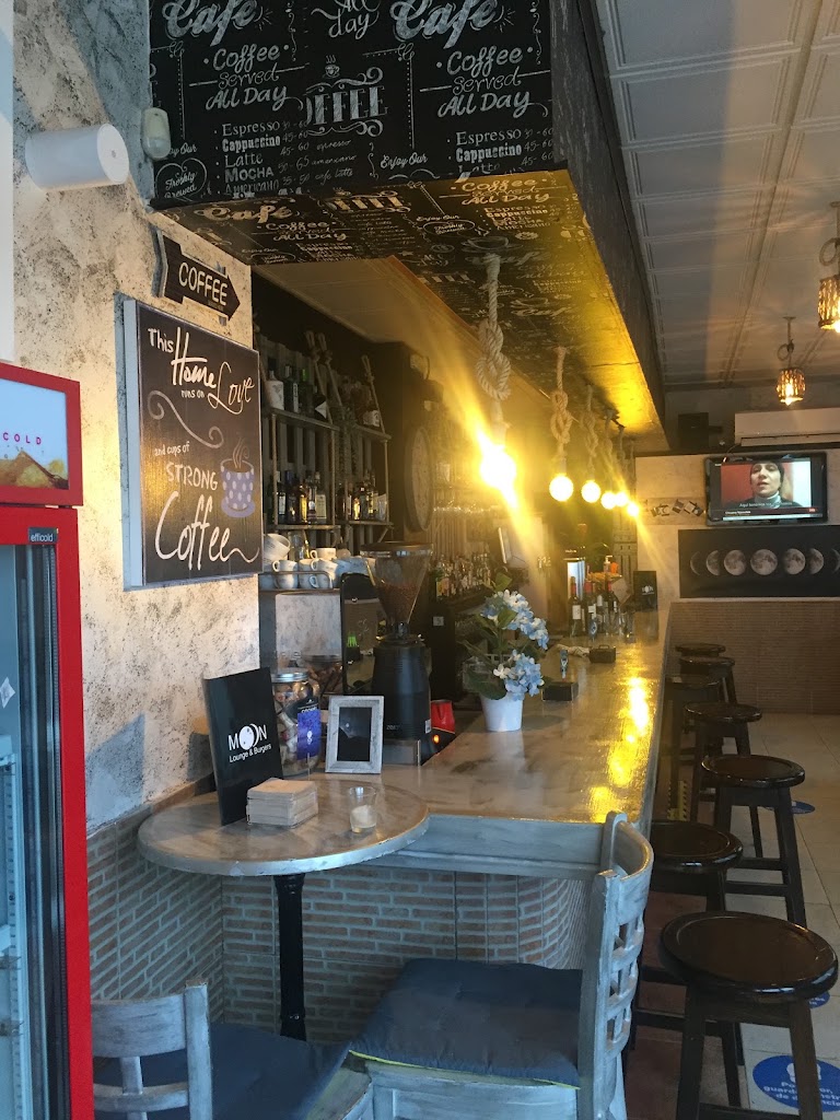 Moon lounge&burgers — Ambiente