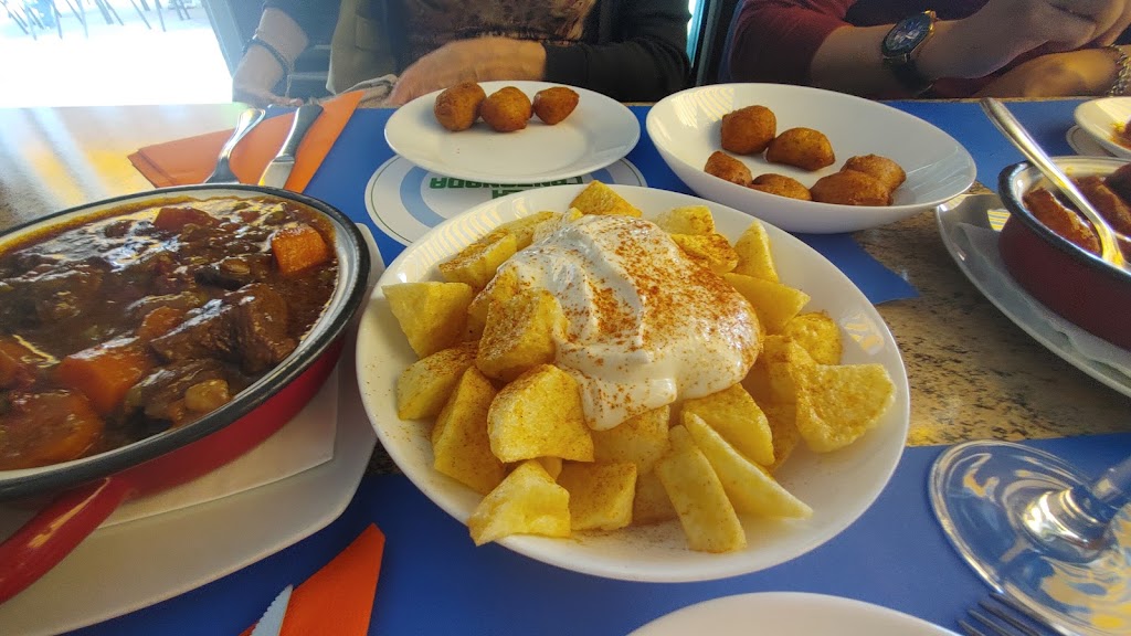 La Cantonada — Comida y bebida