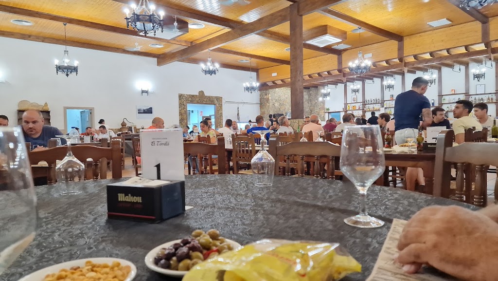 Restaurante Asador El Torrello — Comida y bebida
