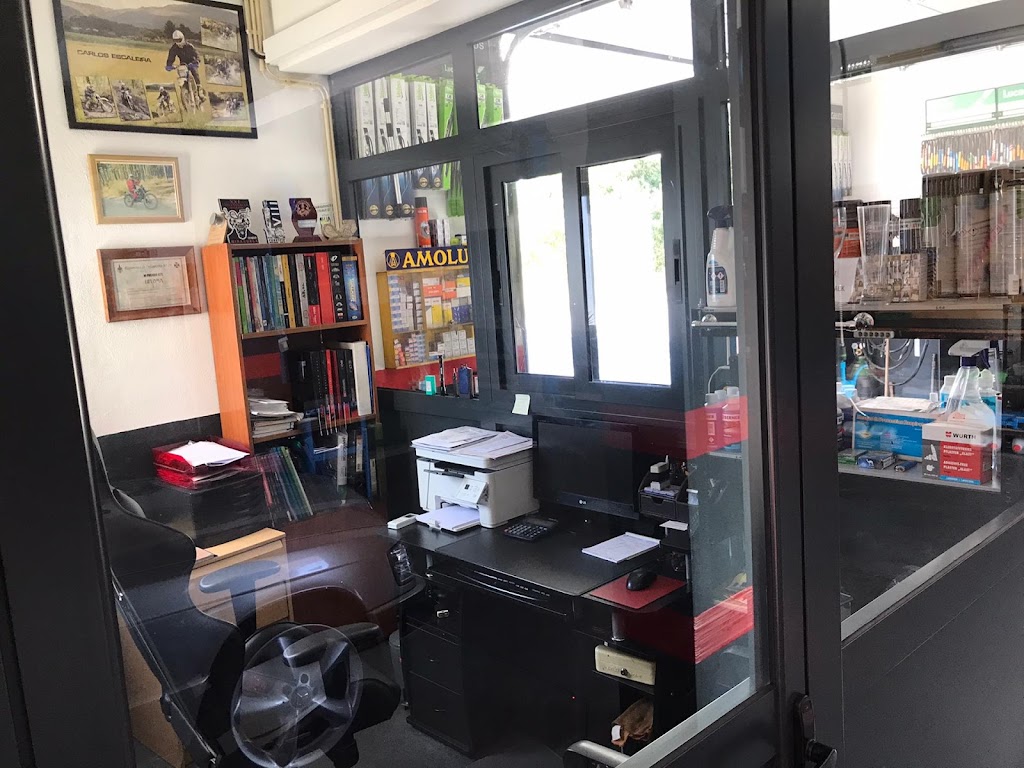 Oficina Auto Escaleira — Interior