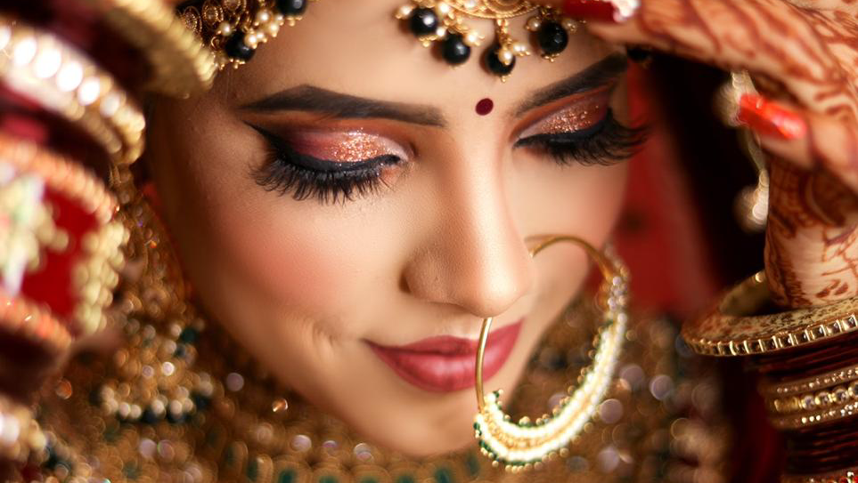 Kirti Jotwani Best Bridal Makeup Artist And Unisex Salon Best Makeup Artist In Lucknow