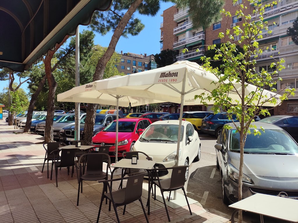 Bar Cerveceria El Metro — Ambiente