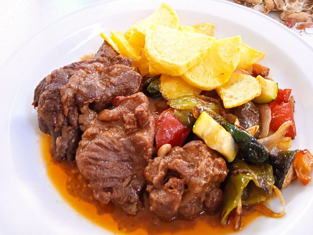 Restaurante Lepanto III — Comida y bebida