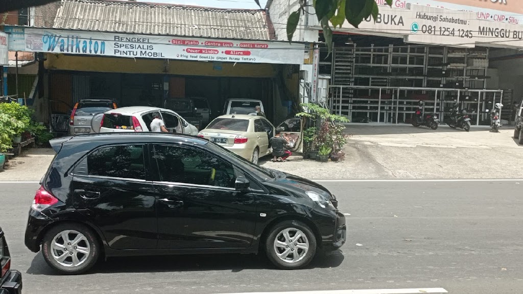 Walikaton Bengkel Pintu Mobil