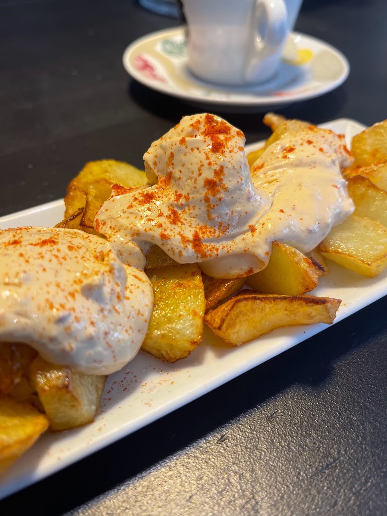 Bar restaurante Monbar — Comida y bebida